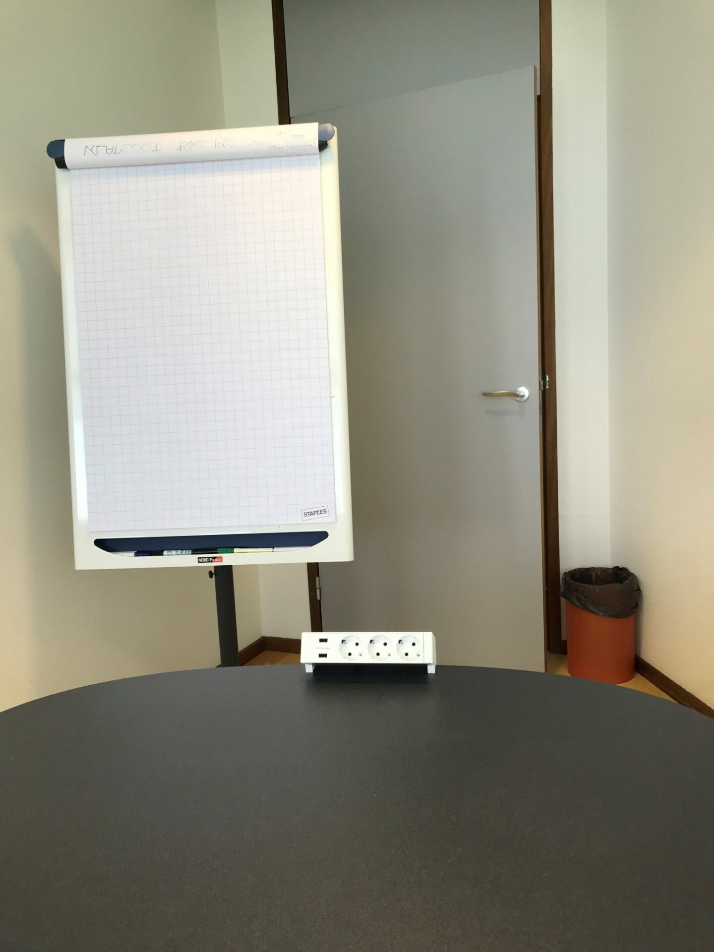 Op het bureau 3 wcd, 2 USB wit - Afbeelding 2